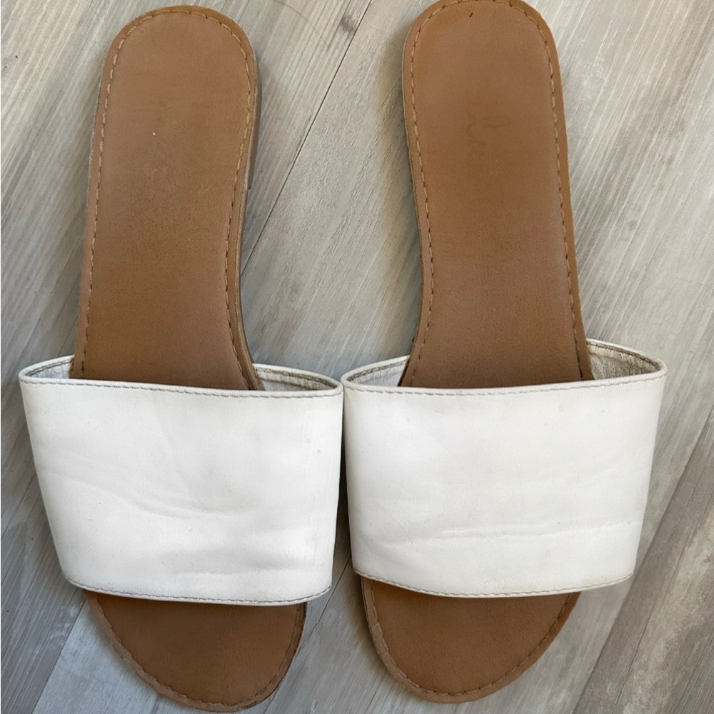 Lulu’s White Slide Sandals